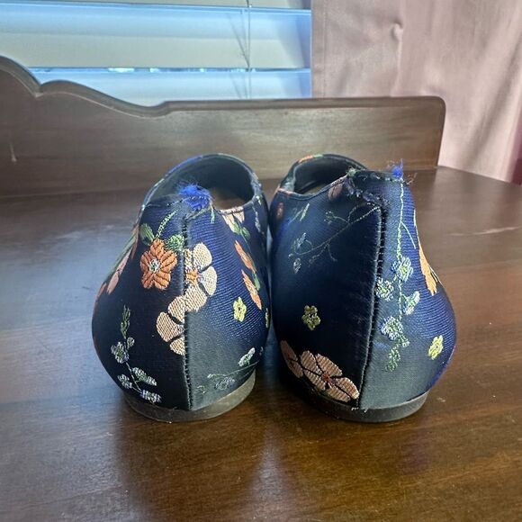 NEW Me Too 7 Women’s Nordstrom Aimee Floral Pointed Ballet Flat Navy Green - Picture 3 of 6